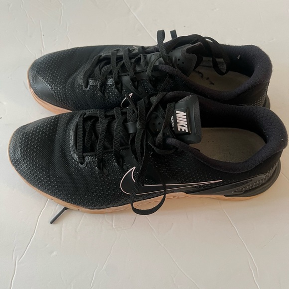 Nike Metcon 4 size 10 pink/ black - Picture 1 of 3